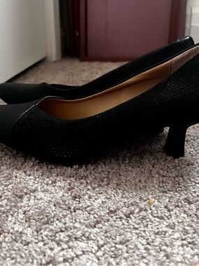 Hush Puppies Black Knit and Faux Leather Mid Heel Pumps